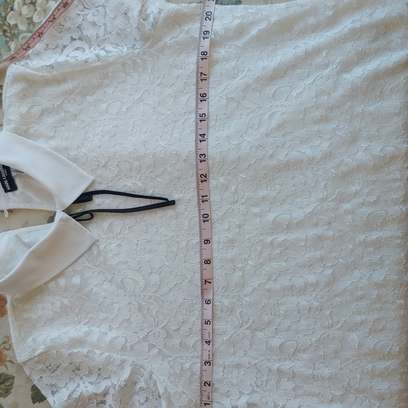 Karl Lagerfeld White Lace Women's Top with Fold Collar and Bow Size Large - Picture 12 of 16